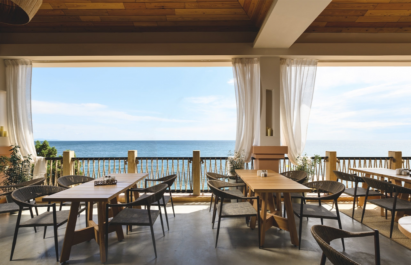 В отель Море Спа Резорт в Алуште стоит приехать хотя бы из-за морской кухни ресторана Дорадо