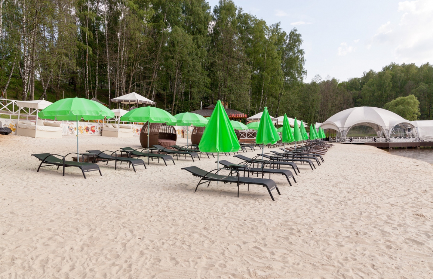 ПЛЯЖ С АКВАПАРКОМ 