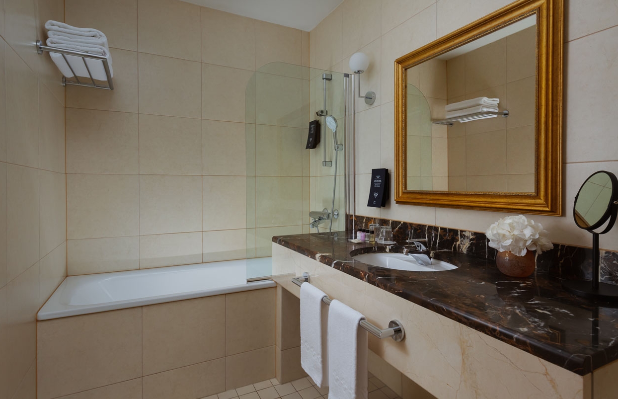 Стандартный двухместный номер с двумя односпальными кроватями