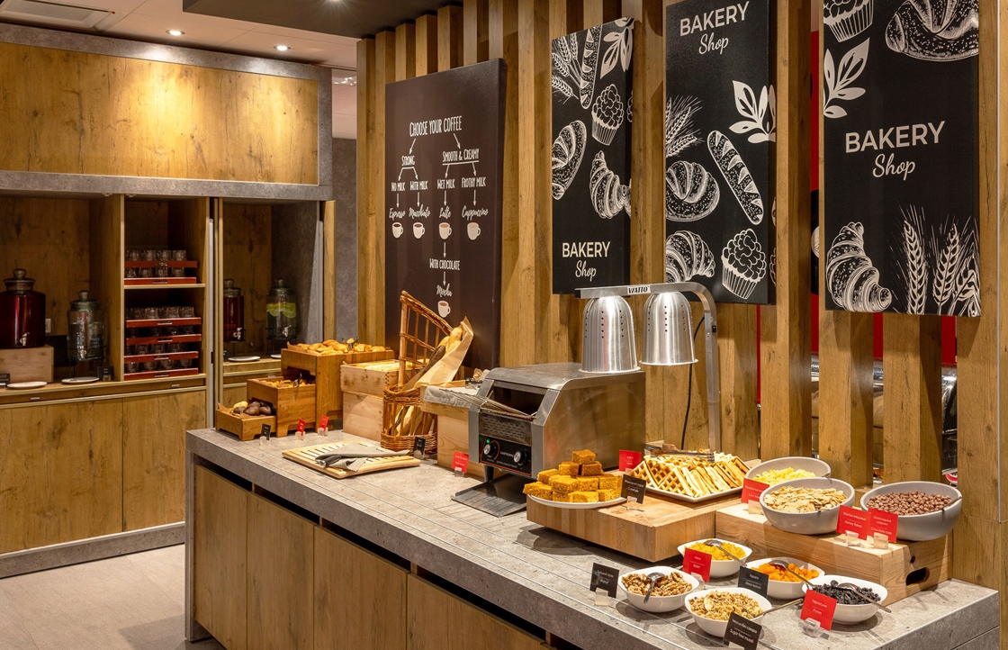 РЕСТОРАН IBIS KITCHEN И ЛЕТНЯЯ ТЕРРАСА