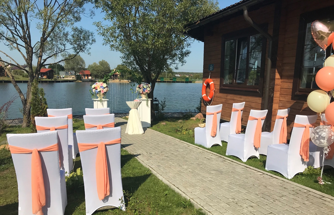 Банкетные беседки у воды 